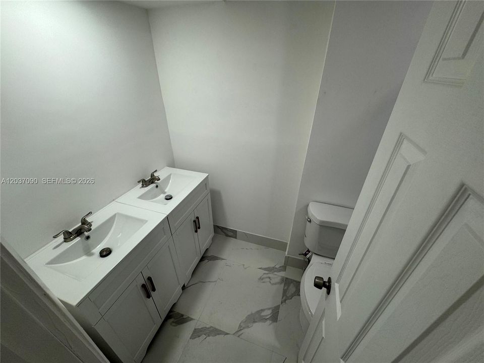 For Sale: $255,000 (2 beds, 2 baths, 1100 Square Feet)