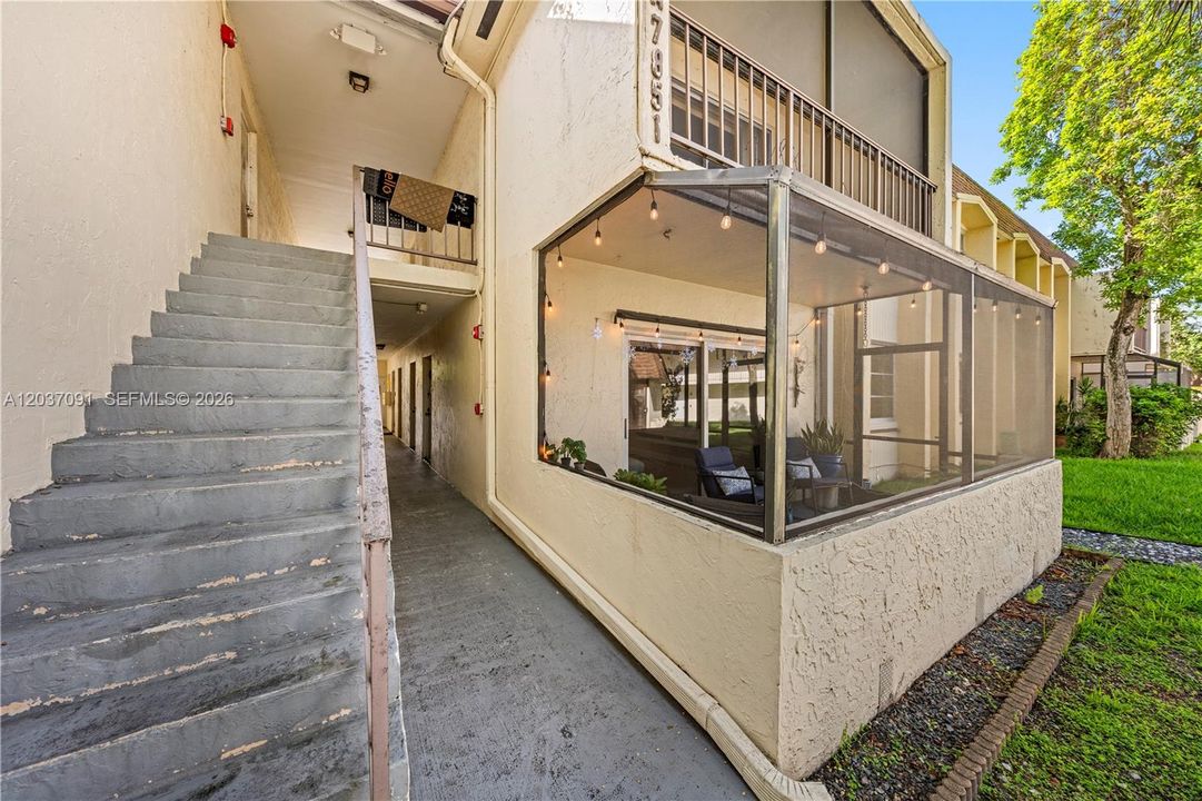 For Sale: $245,000 (2 beds, 2 baths, 1000 Square Feet)