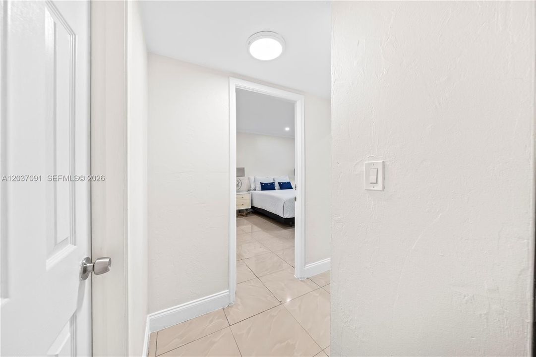 For Sale: $245,000 (2 beds, 2 baths, 1000 Square Feet)