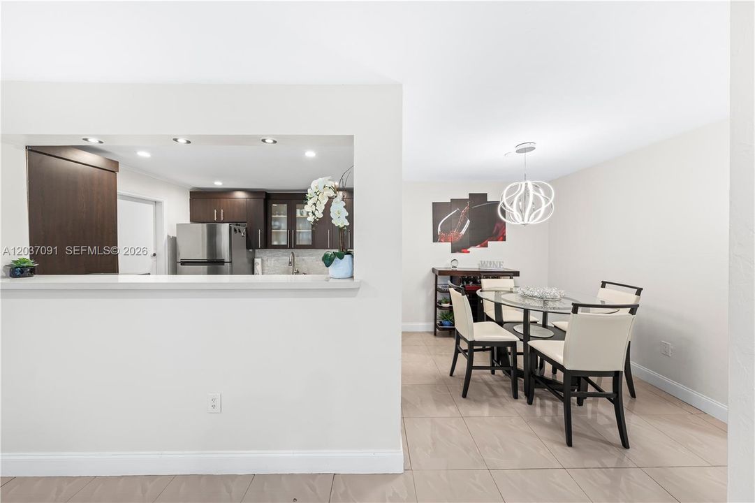 For Sale: $245,000 (2 beds, 2 baths, 1000 Square Feet)