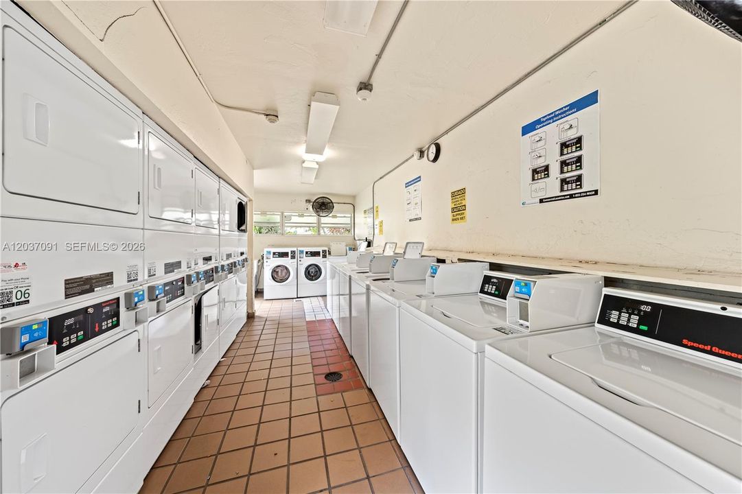 For Sale: $245,000 (2 beds, 2 baths, 1000 Square Feet)