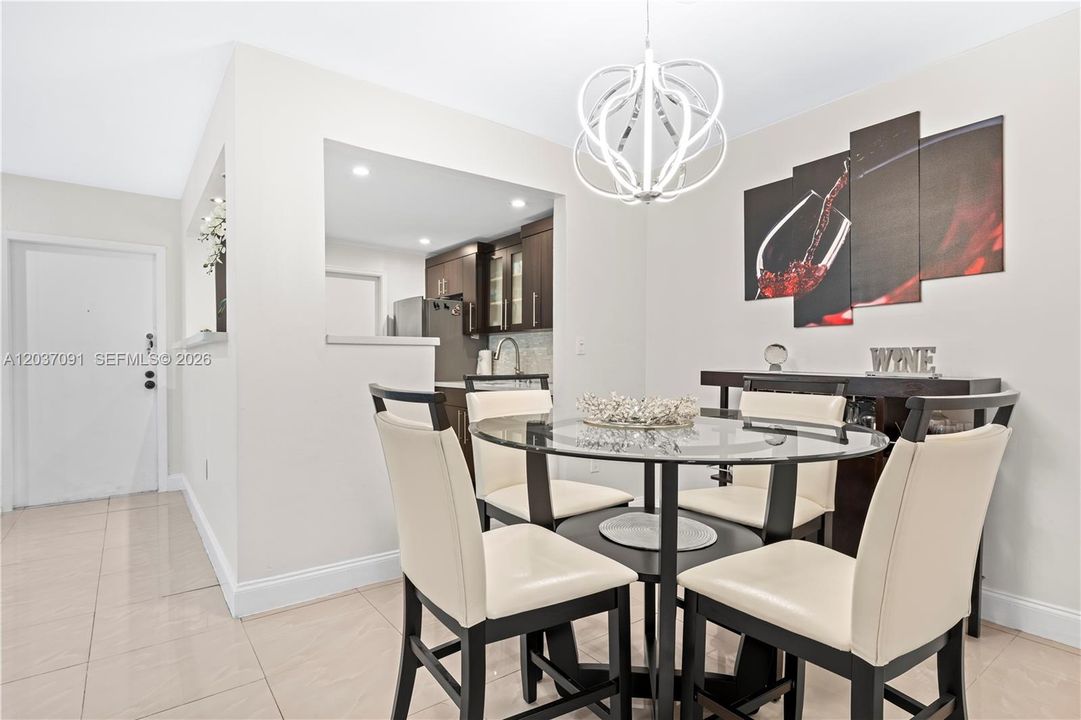 For Sale: $245,000 (2 beds, 2 baths, 1000 Square Feet)