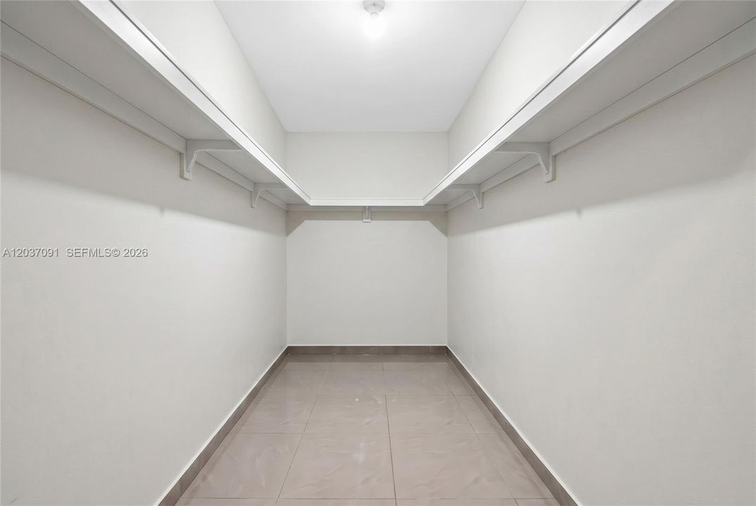For Sale: $245,000 (2 beds, 2 baths, 1000 Square Feet)