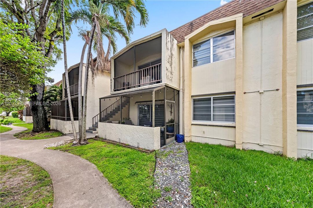 For Sale: $245,000 (2 beds, 2 baths, 1000 Square Feet)