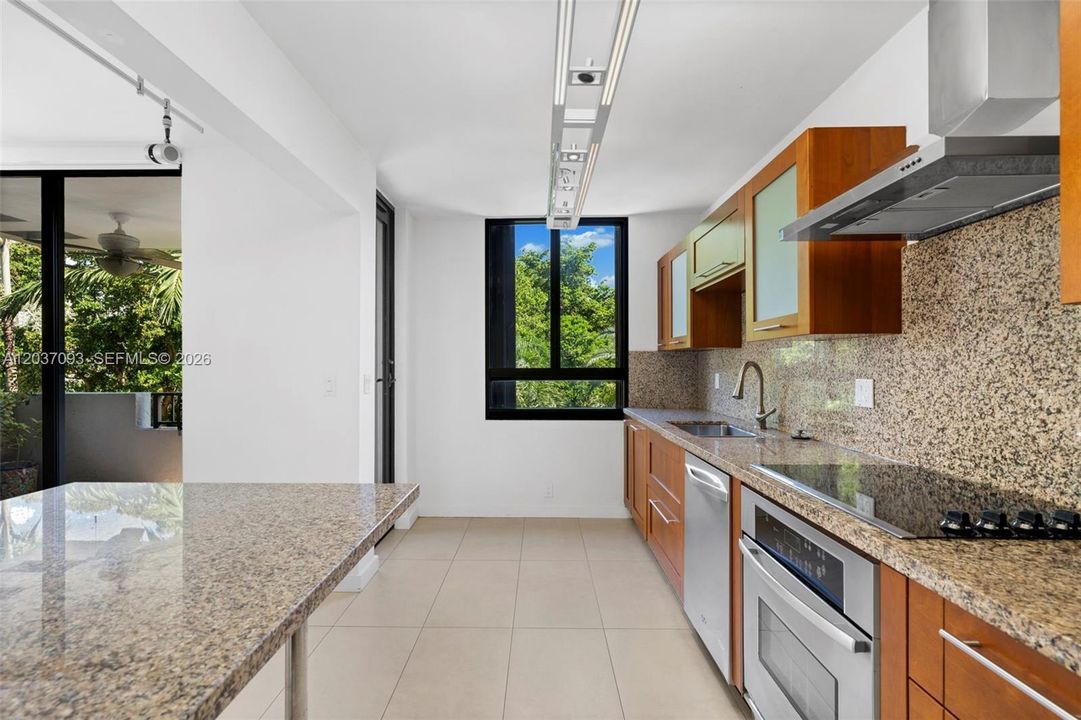 For Rent: $7,800 (3 beds, 2 baths, 1820 Square Feet)