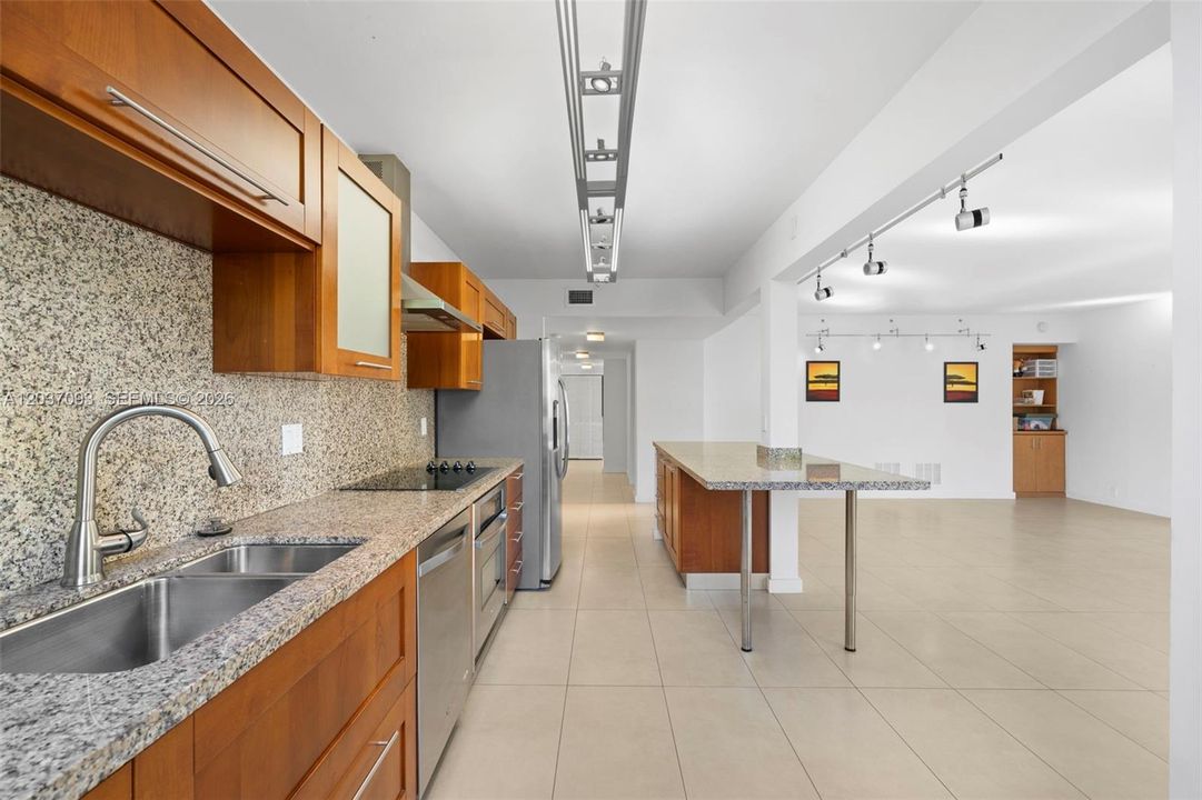For Rent: $7,800 (3 beds, 2 baths, 1820 Square Feet)