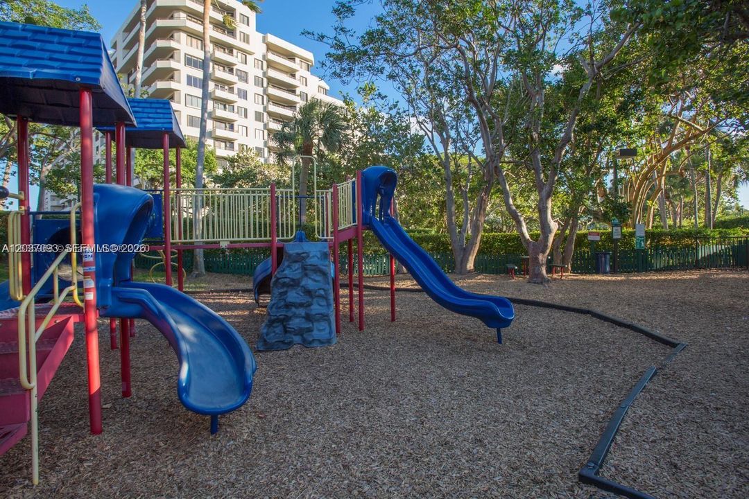 For Rent: $7,800 (3 beds, 2 baths, 1820 Square Feet)