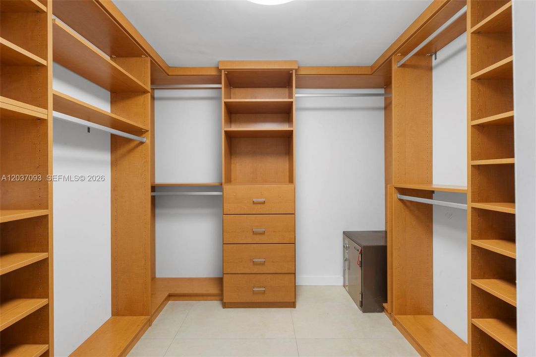 For Rent: $7,800 (3 beds, 2 baths, 1820 Square Feet)