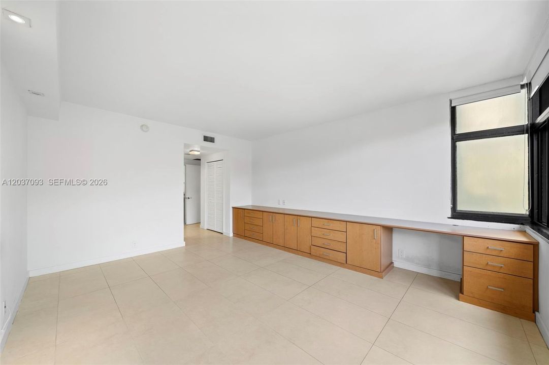 For Rent: $7,800 (3 beds, 2 baths, 1820 Square Feet)