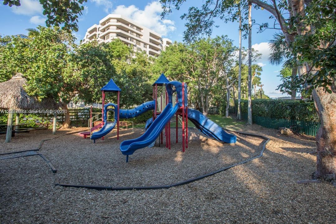 For Rent: $7,800 (3 beds, 2 baths, 1820 Square Feet)