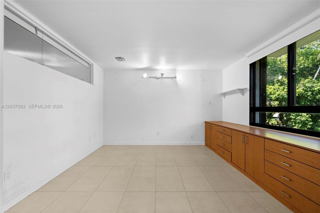For Rent: $7,800 (3 beds, 2 baths, 1820 Square Feet)