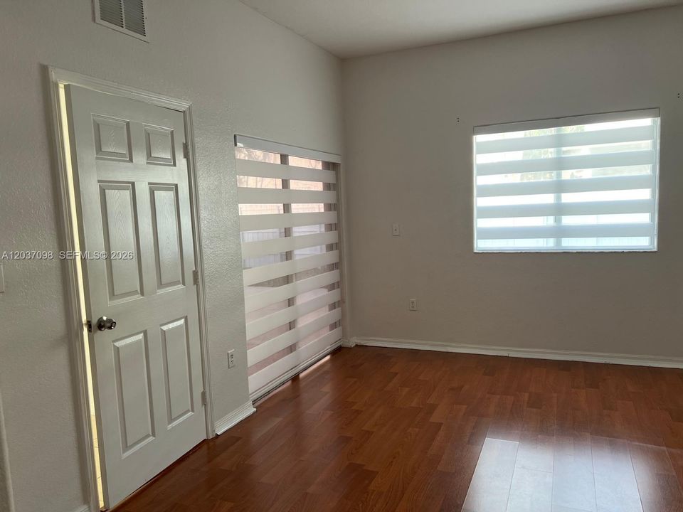 For Rent: $2,300 (1 beds, 1 baths, 1200 Square Feet)