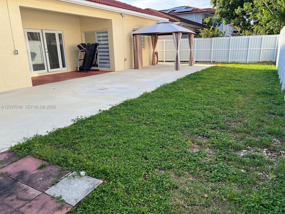 For Rent: $2,300 (1 beds, 1 baths, 1200 Square Feet)