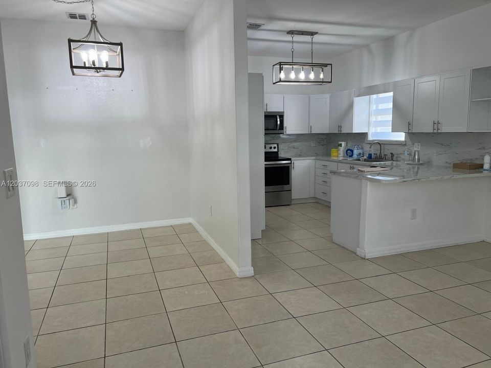 For Rent: $2,300 (1 beds, 1 baths, 1200 Square Feet)