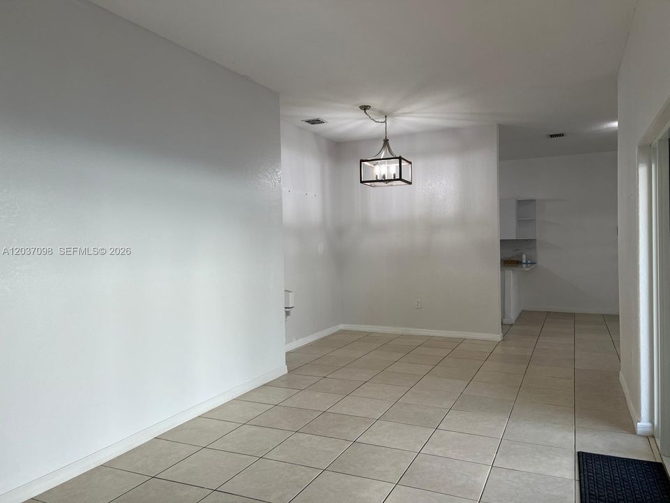 For Rent: $2,300 (1 beds, 1 baths, 1200 Square Feet)