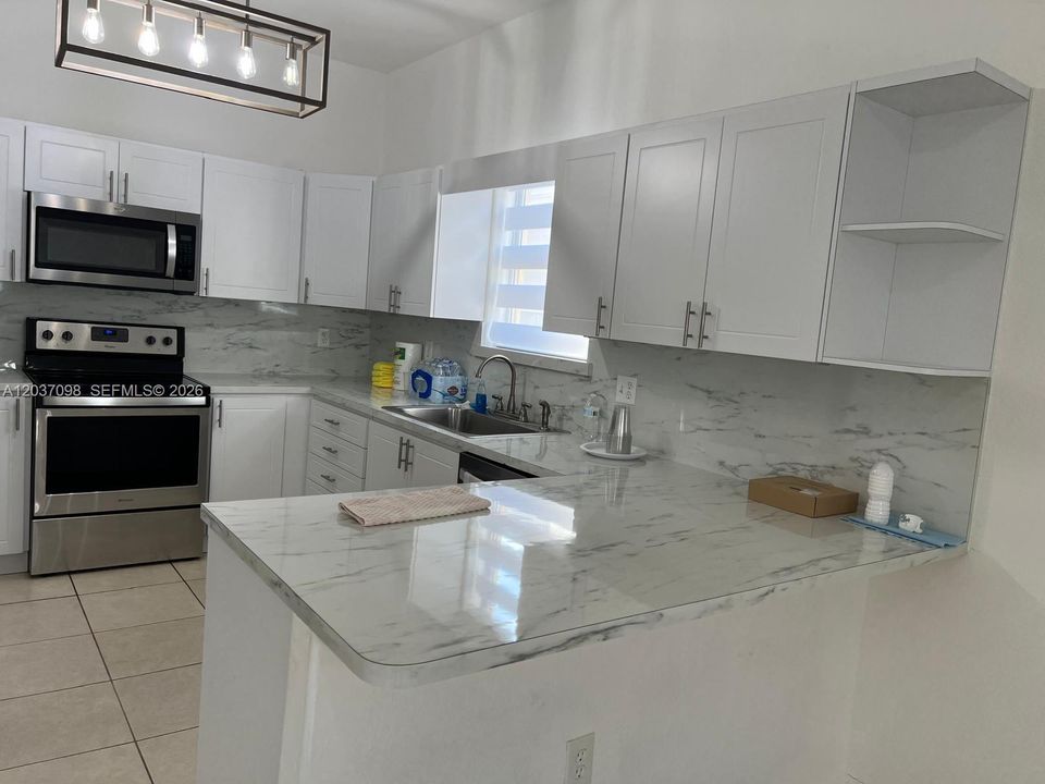 For Rent: $2,300 (1 beds, 1 baths, 1200 Square Feet)