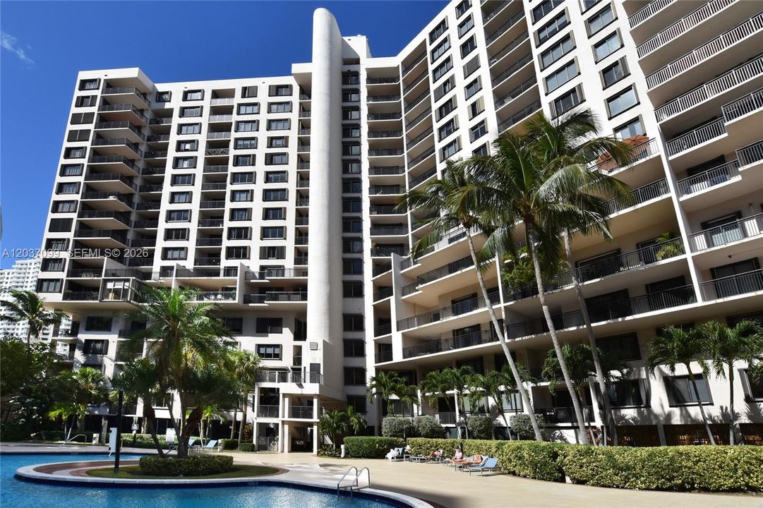 For Rent: $6,200 (3 beds, 3 baths, 1560 Square Feet)
