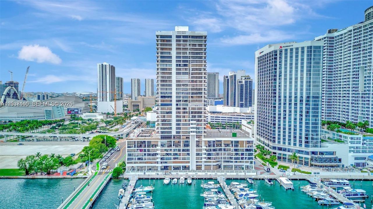 For Sale: $349,000 (1 beds, 1 baths, 860 Square Feet)