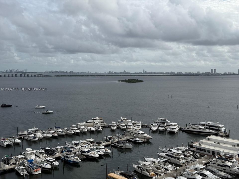 For Sale: $289,000 (1 beds, 1 baths, 860 Square Feet)
