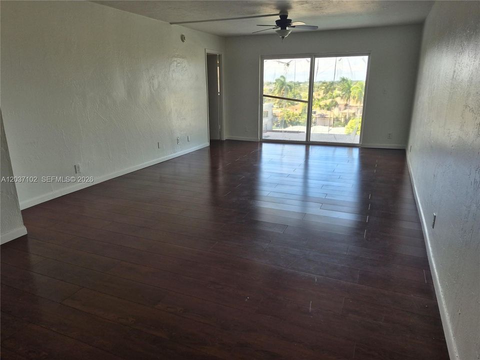 For Sale: $395,000 (2 beds, 2 baths, 1240 Square Feet)