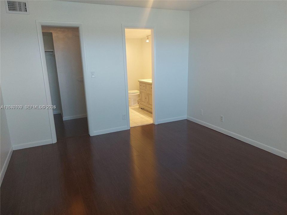 For Sale: $395,000 (2 beds, 2 baths, 1240 Square Feet)