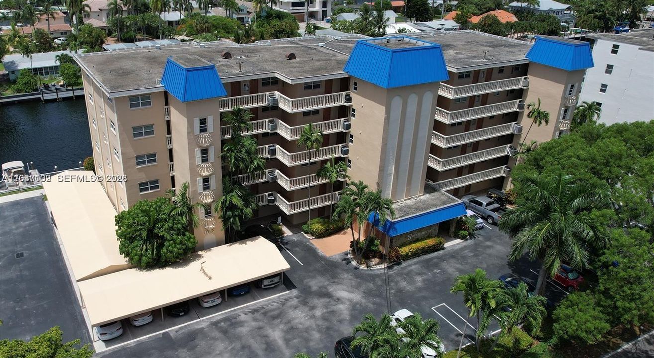 For Sale: $395,000 (2 beds, 2 baths, 1240 Square Feet)