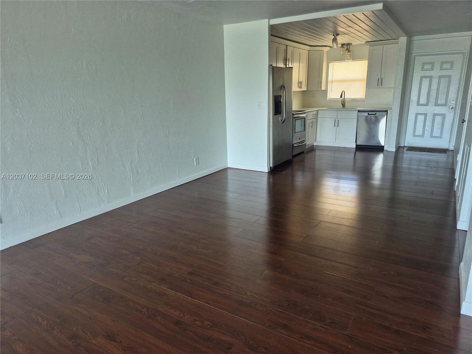 For Sale: $395,000 (2 beds, 2 baths, 1240 Square Feet)