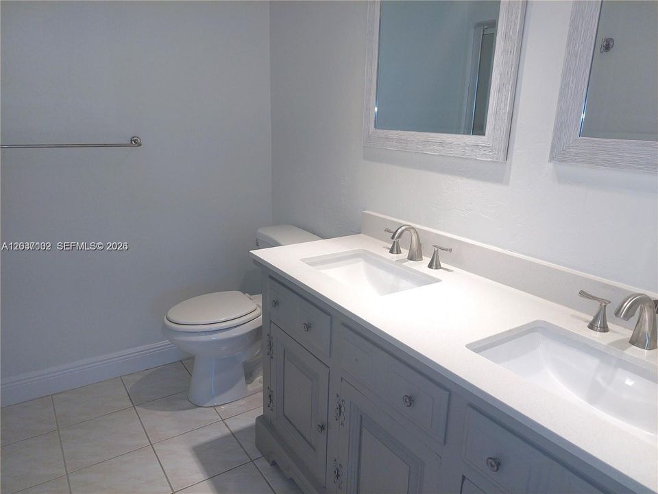 For Sale: $395,000 (2 beds, 2 baths, 1240 Square Feet)