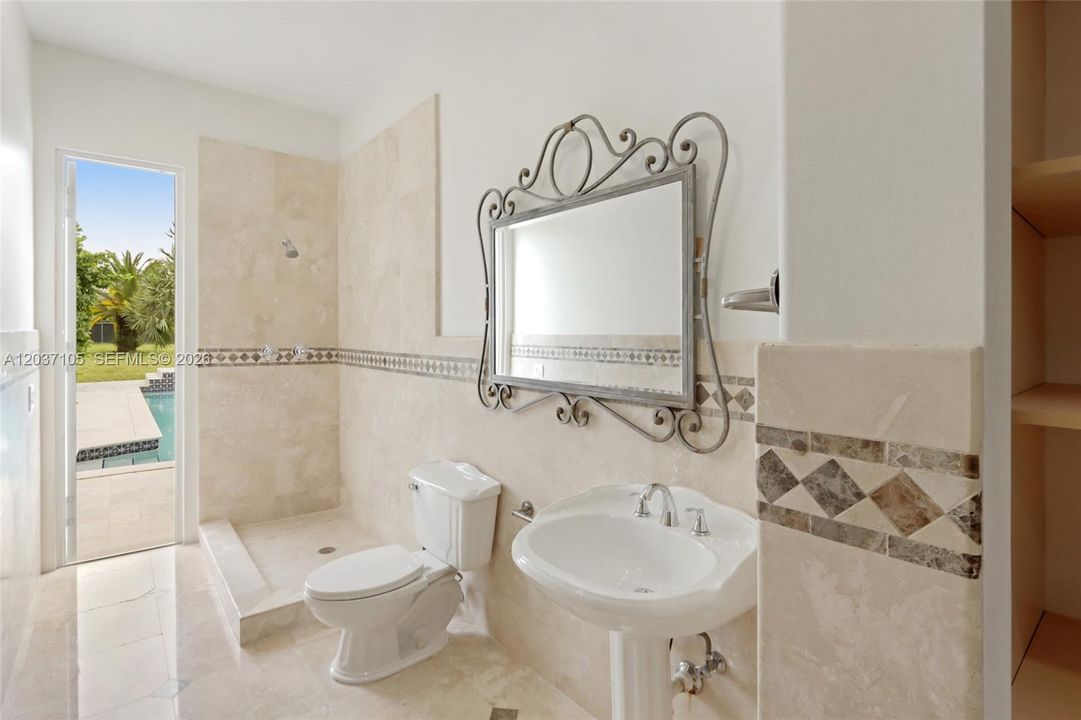 В аренду: $13,990 (7 спален, 6 ванн, 5119 Квадратных фут)