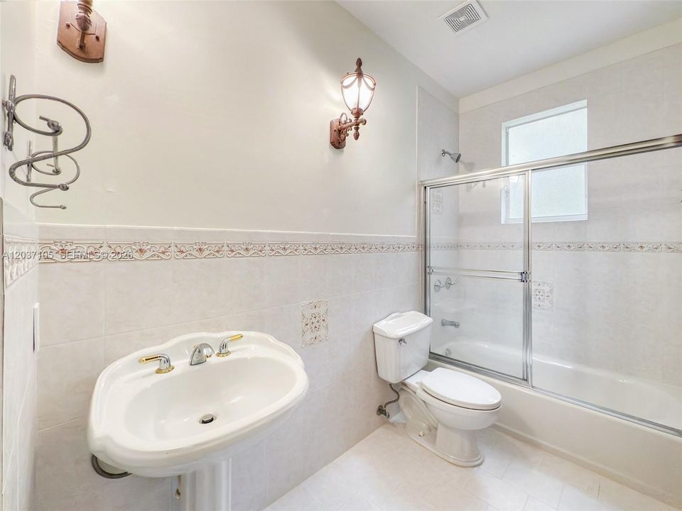 В аренду: $13,990 (7 спален, 6 ванн, 5119 Квадратных фут)