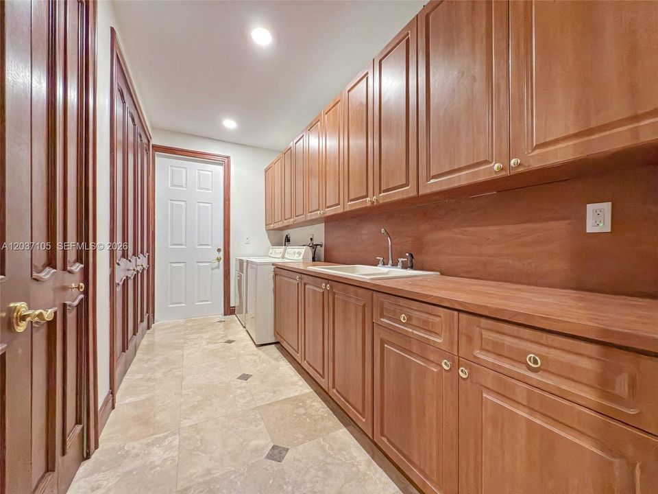В аренду: $13,990 (7 спален, 6 ванн, 5119 Квадратных фут)