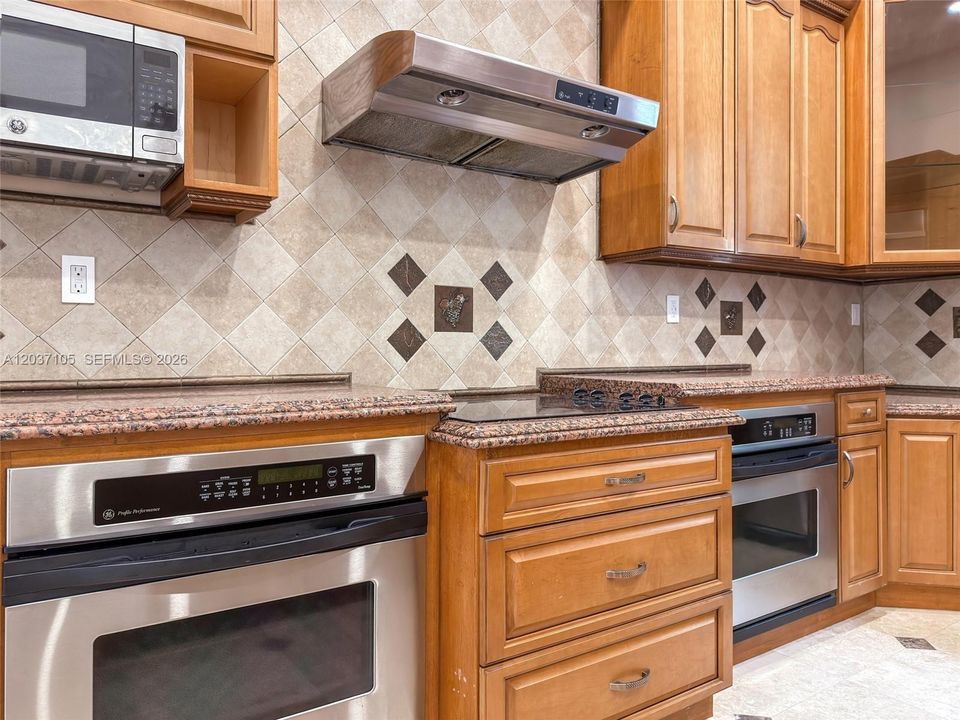В аренду: $13,990 (7 спален, 6 ванн, 5119 Квадратных фут)