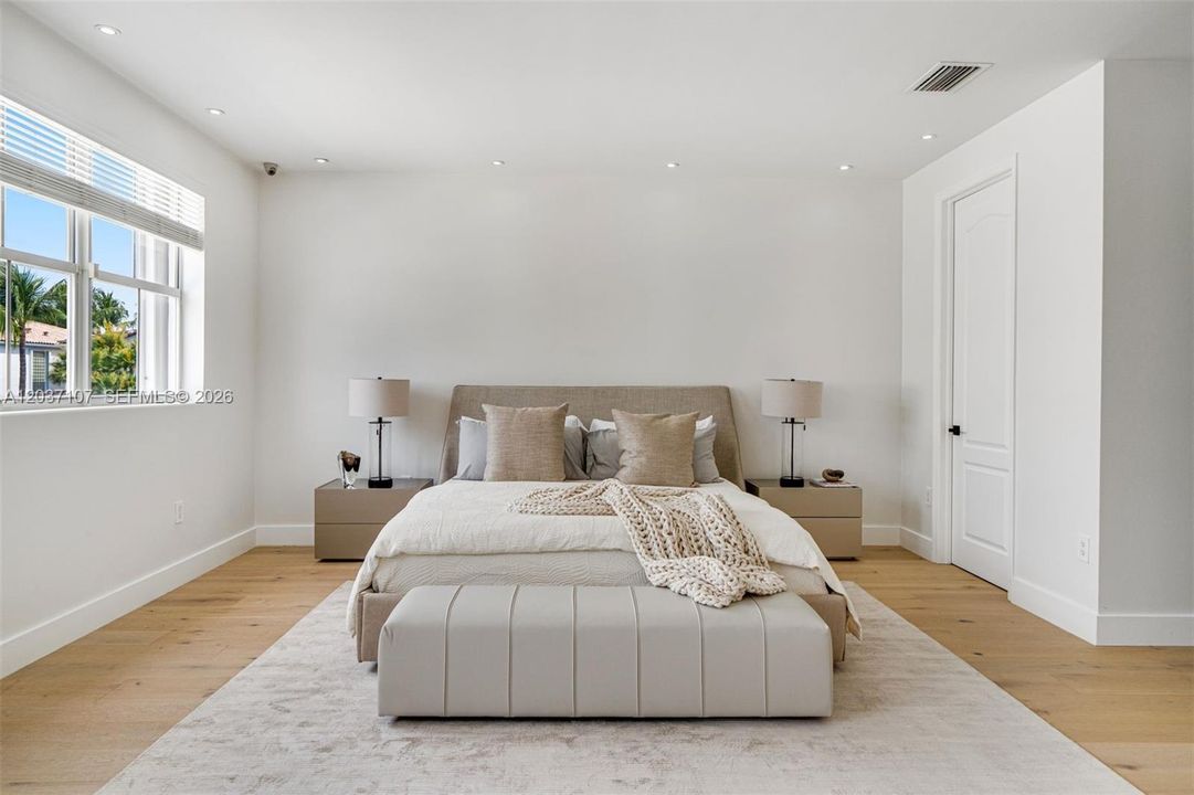 For Sale: $2,250,000 (5 beds, 4 baths, 2877 Square Feet)
