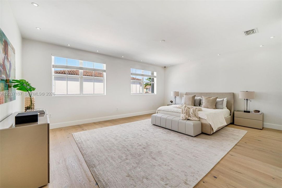 For Sale: $2,250,000 (5 beds, 4 baths, 2877 Square Feet)