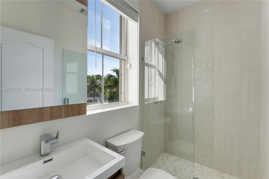 For Sale: $2,250,000 (5 beds, 4 baths, 2877 Square Feet)