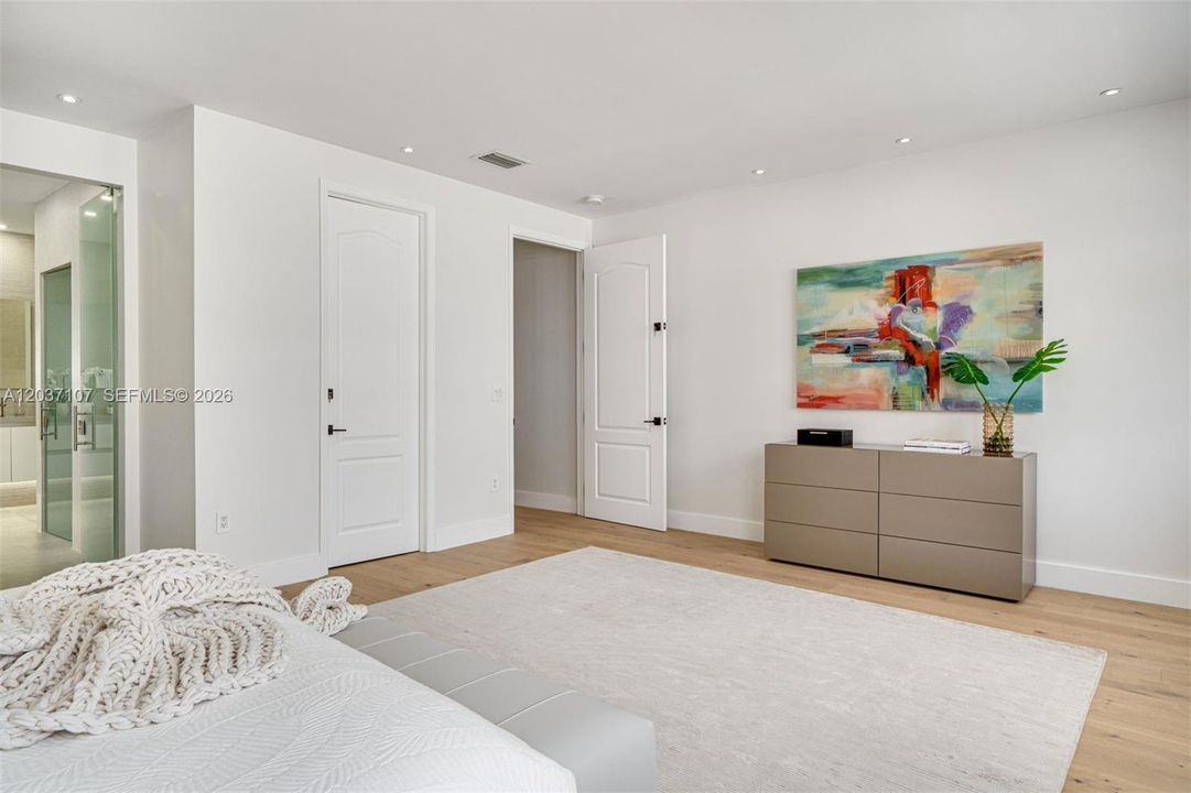 For Sale: $2,250,000 (5 beds, 4 baths, 2877 Square Feet)