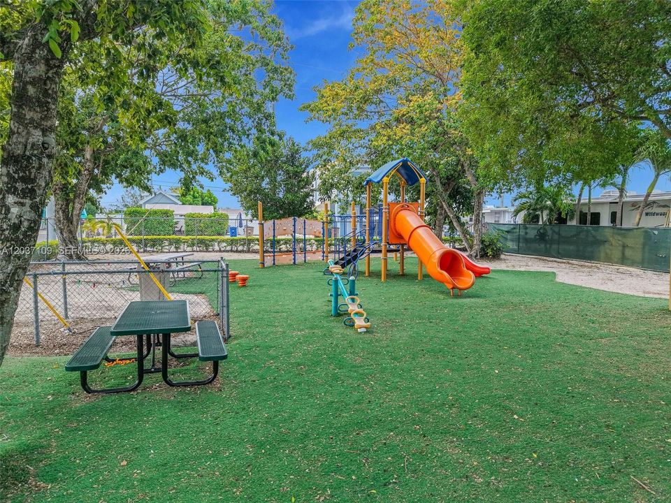 En Venta: $950,000 (0.04 acres)