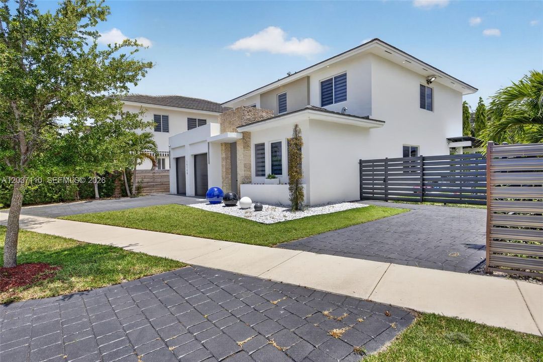 На продажу: $1,099,000 (6 спален, 4 ванн, 3128 Квадратных фут)