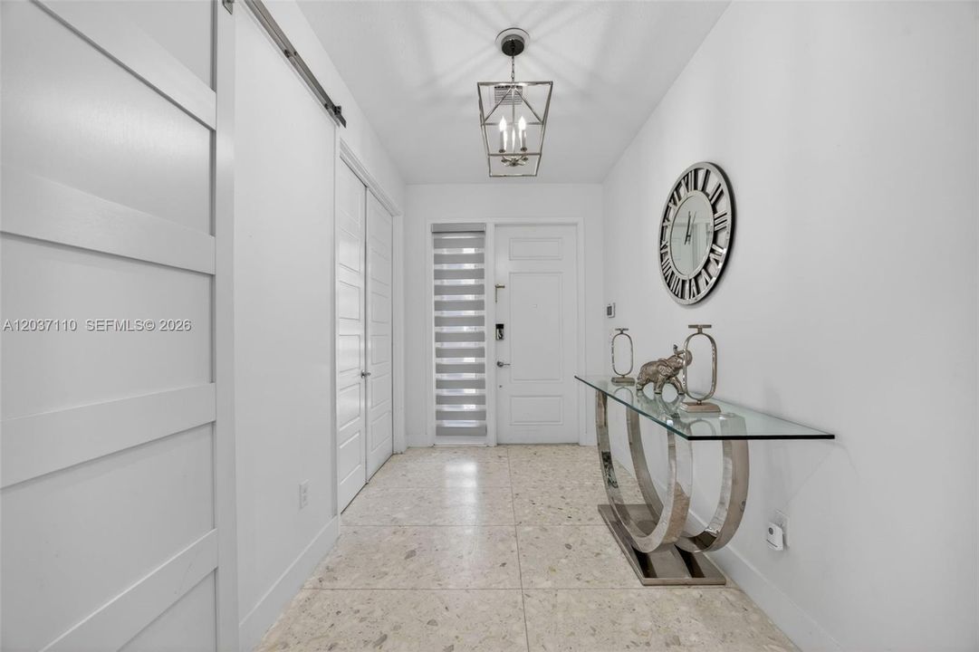 На продажу: $1,099,000 (6 спален, 4 ванн, 3128 Квадратных фут)