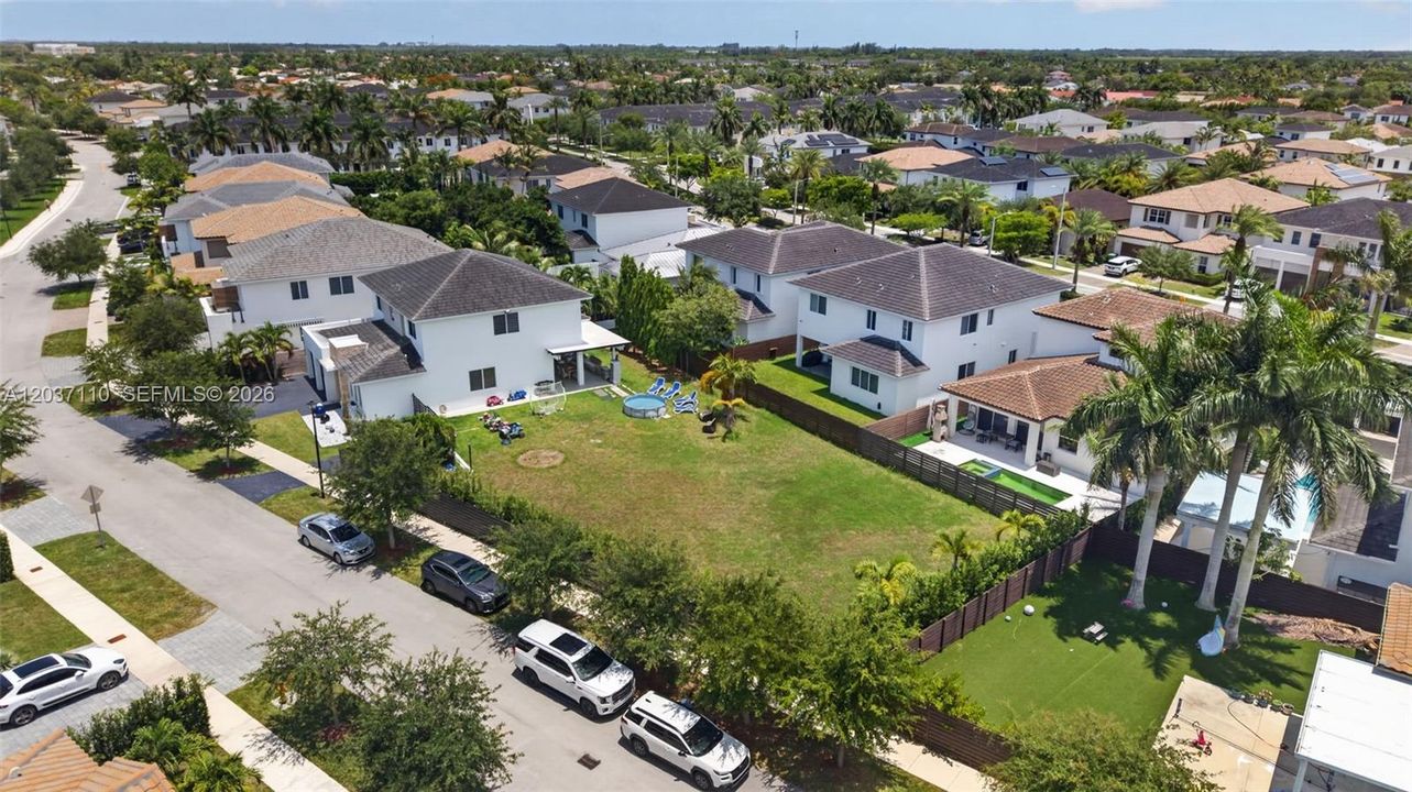 На продажу: $1,099,000 (6 спален, 4 ванн, 3128 Квадратных фут)