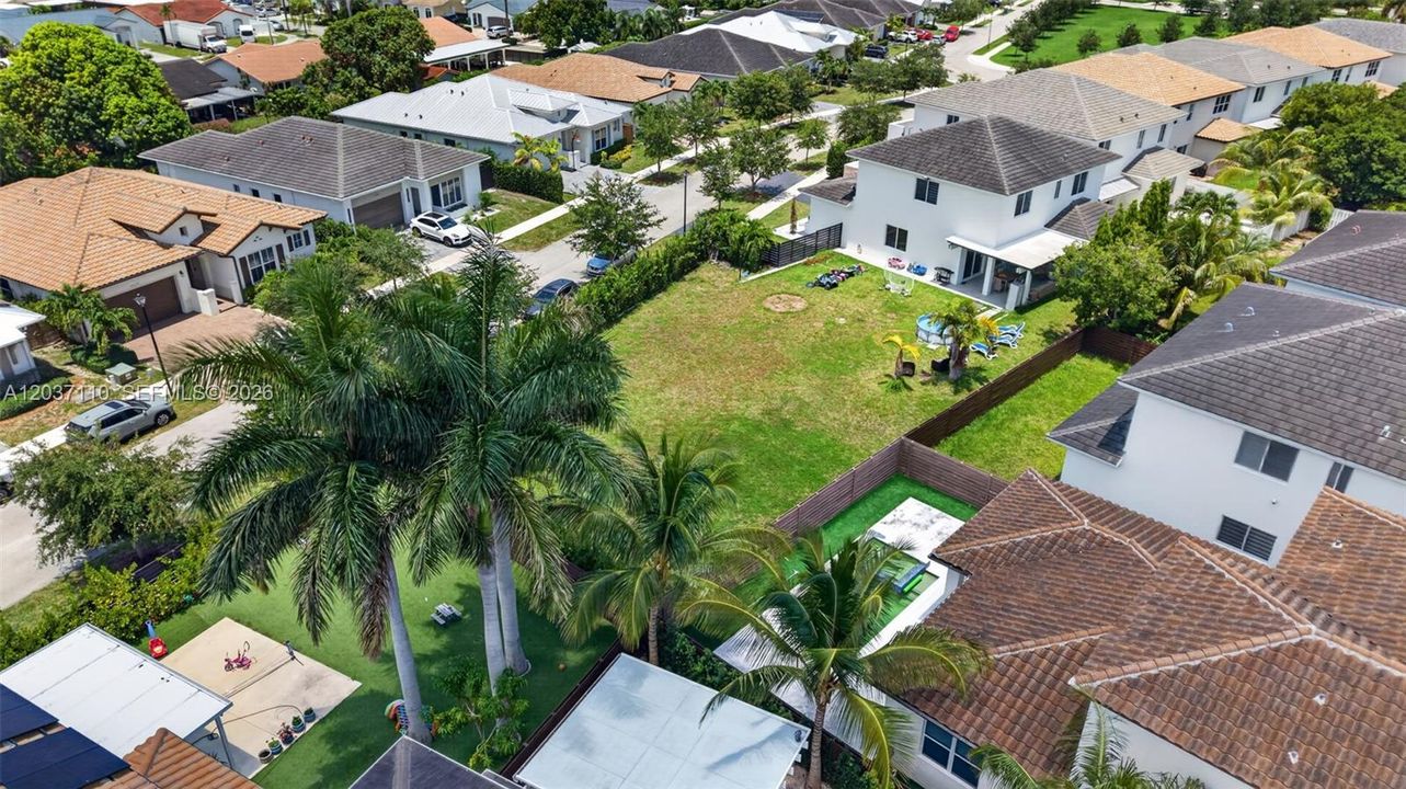 На продажу: $1,099,000 (6 спален, 4 ванн, 3128 Квадратных фут)