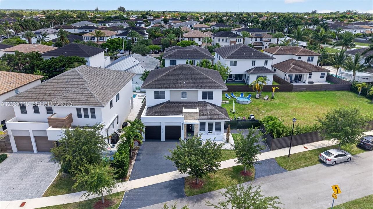 На продажу: $1,099,000 (6 спален, 4 ванн, 3128 Квадратных фут)