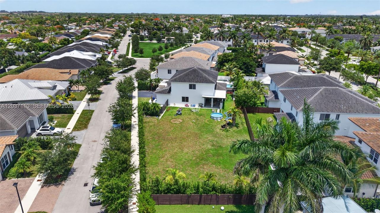На продажу: $1,099,000 (6 спален, 4 ванн, 3128 Квадратных фут)