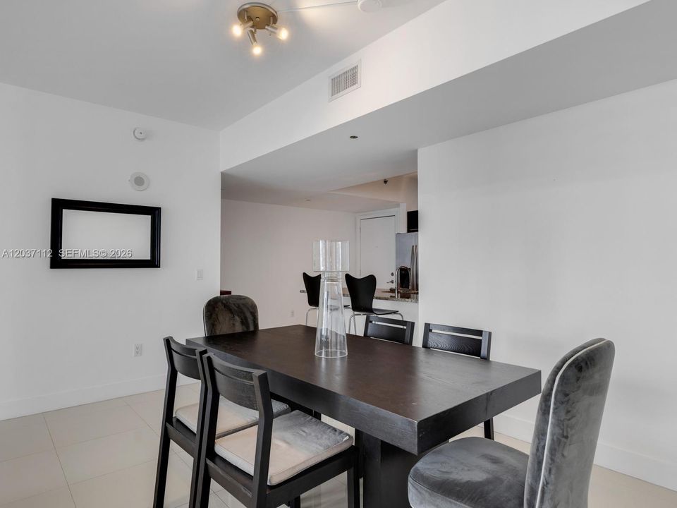 For Rent: $4,600 (2 beds, 2 baths, 1101 Square Feet)