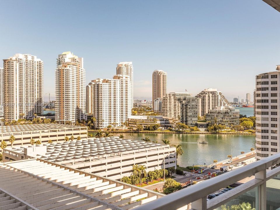 For Rent: $4,600 (2 beds, 2 baths, 1101 Square Feet)
