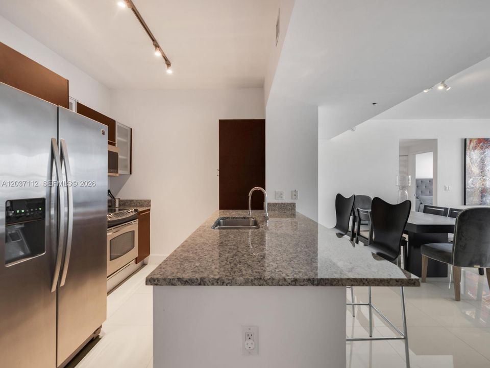 For Rent: $4,600 (2 beds, 2 baths, 1101 Square Feet)