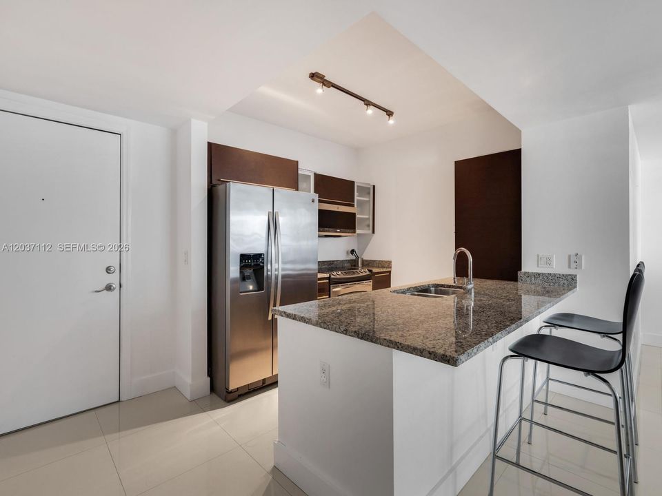 For Rent: $4,600 (2 beds, 2 baths, 1101 Square Feet)