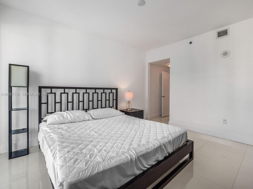 For Rent: $4,600 (2 beds, 2 baths, 1101 Square Feet)