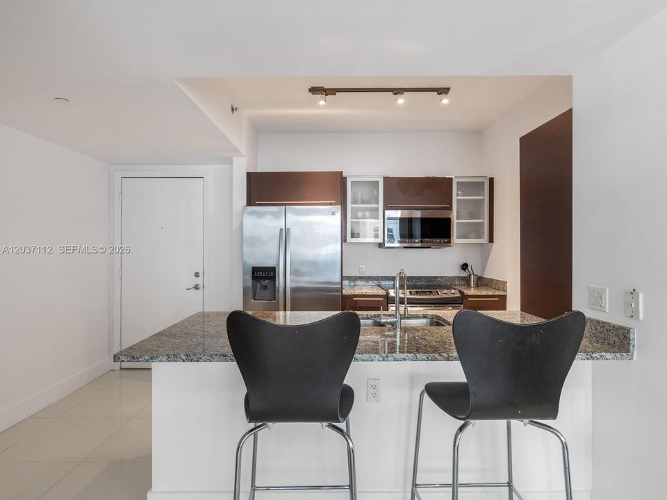For Rent: $4,600 (2 beds, 2 baths, 1101 Square Feet)