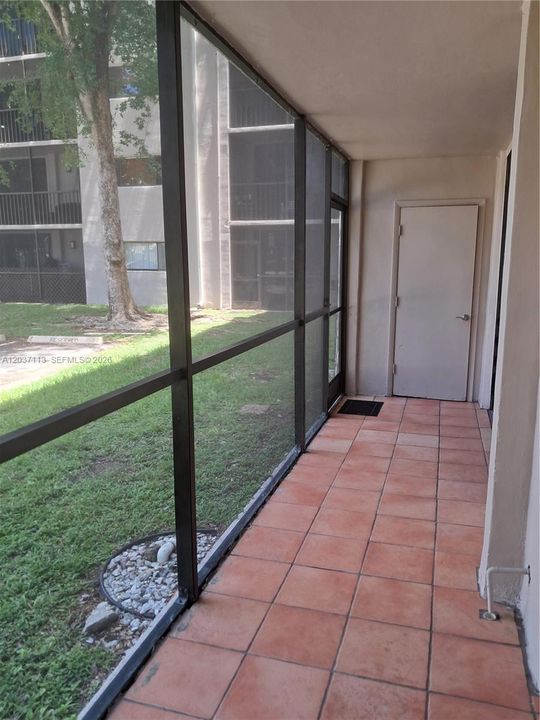 For Rent: $2,200 (2 beds, 2 baths, 965 Square Feet)